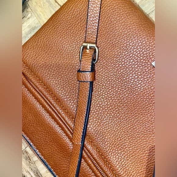 Women’s ROOTS cognac brown thin strap shoulder Bag - Picture 15 of 15